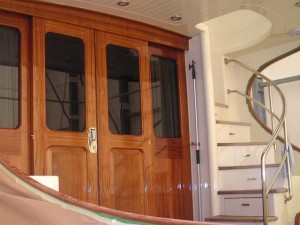 Scala nautica in acciaio inox montata su yacht